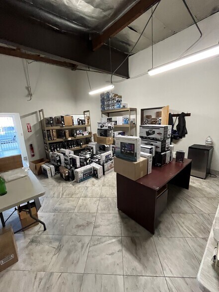 More Photos Of 16146 Leadwell St, Van Nuys Warehouse For Lease