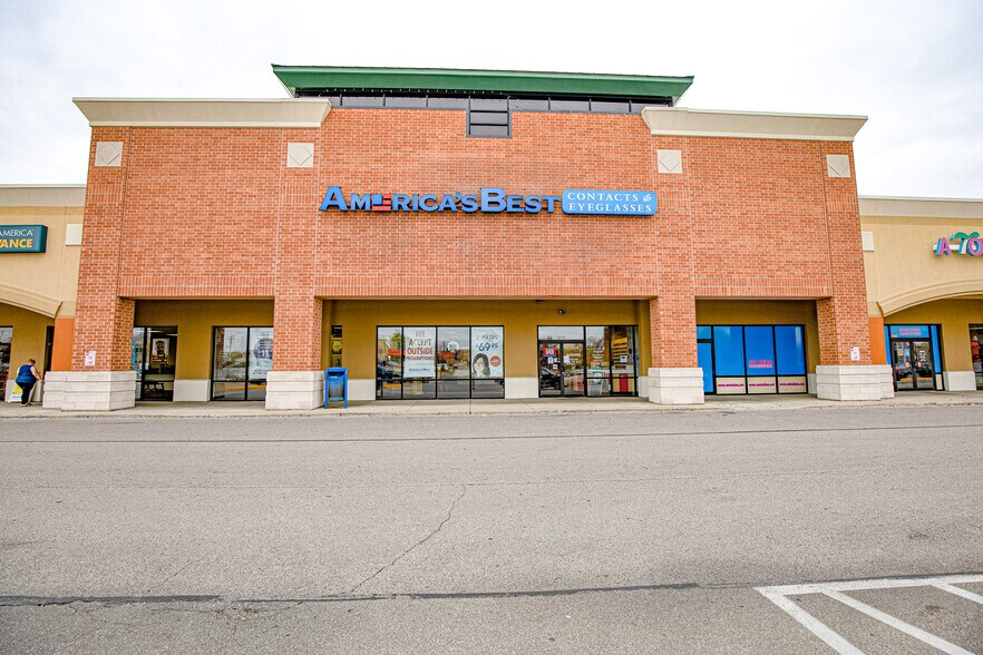 More Photos Of 3175 W 3rd St, Bloomington Unknown For Lease