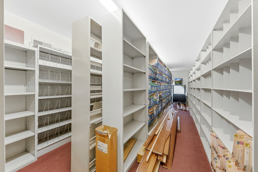 More Photos Of 1703 Locust Ave, Fairmont Medical For Sale