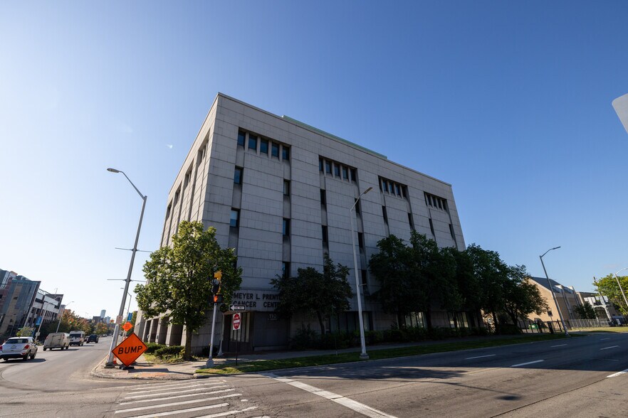 More Photos Of 110 E Warren Ave, Detroit Medical For Lease