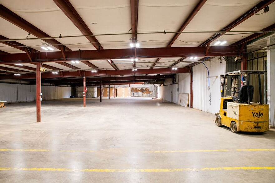 More Photos Of 1630 N Eldon Ave, Springfield Unknown For Lease