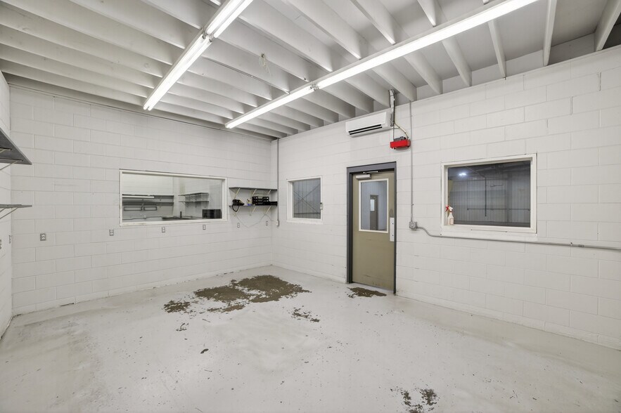 More Photos Of 3166 Muckle Rd, Central Lake Manufacturing For Lease