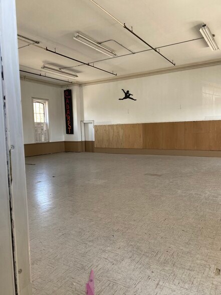 More Photos Of 3 N 2nd Ave, Norwich Storefront Retail Office For Lease