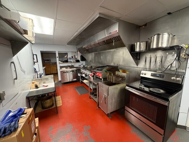 More Photos Of 1111 E Park Ave, Anaconda Restaurant For Sale