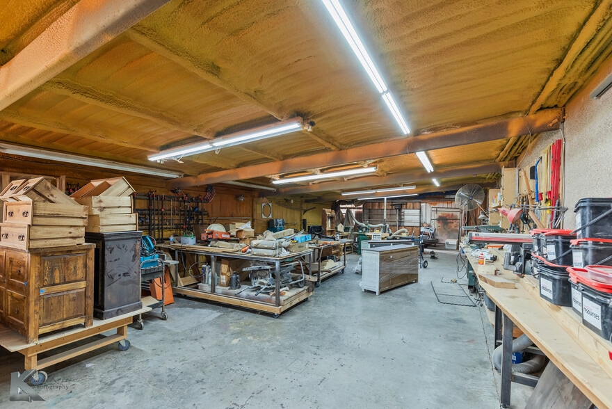 More Photos Of 302 N Access Rd, Clyde Showroom For Sale