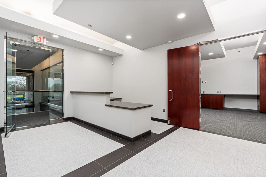 More Photos Of 7060 N Fresno St, Fresno Office For Sale