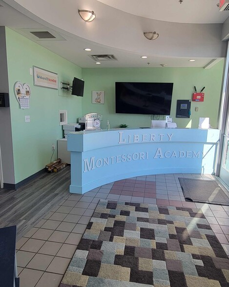 More Photos Of 4229 Lafayette Center Dr, Chantilly Business Park For Sale