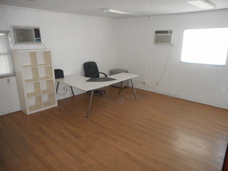 More Photos Of 500 NE 185th St, Miami Refrigeration Cold Storage For Sale