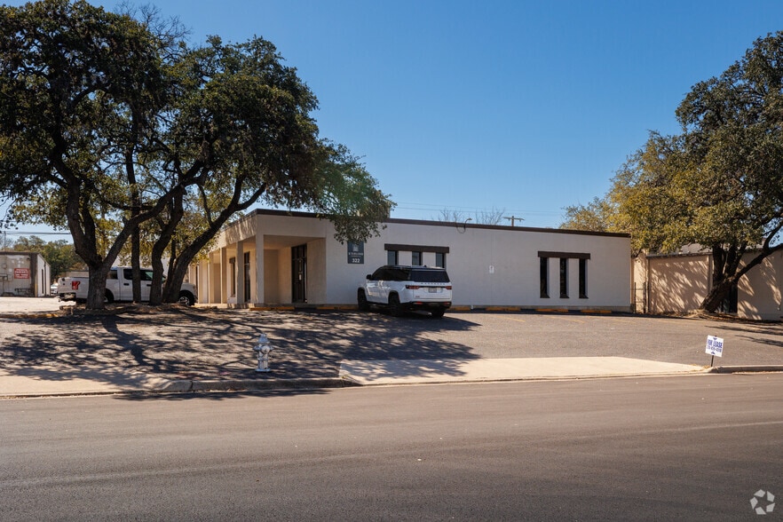 More Photos Of 322 Breesport St, San Antonio Research And Development For Lease