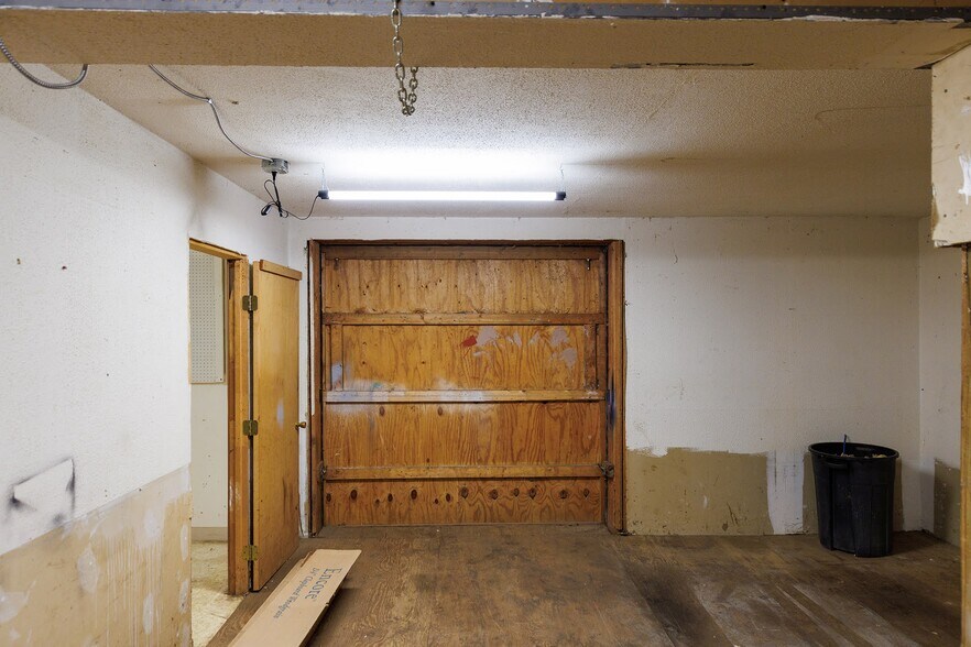 More Photos Of 144 S Main St, Brooklyn Medical For Lease