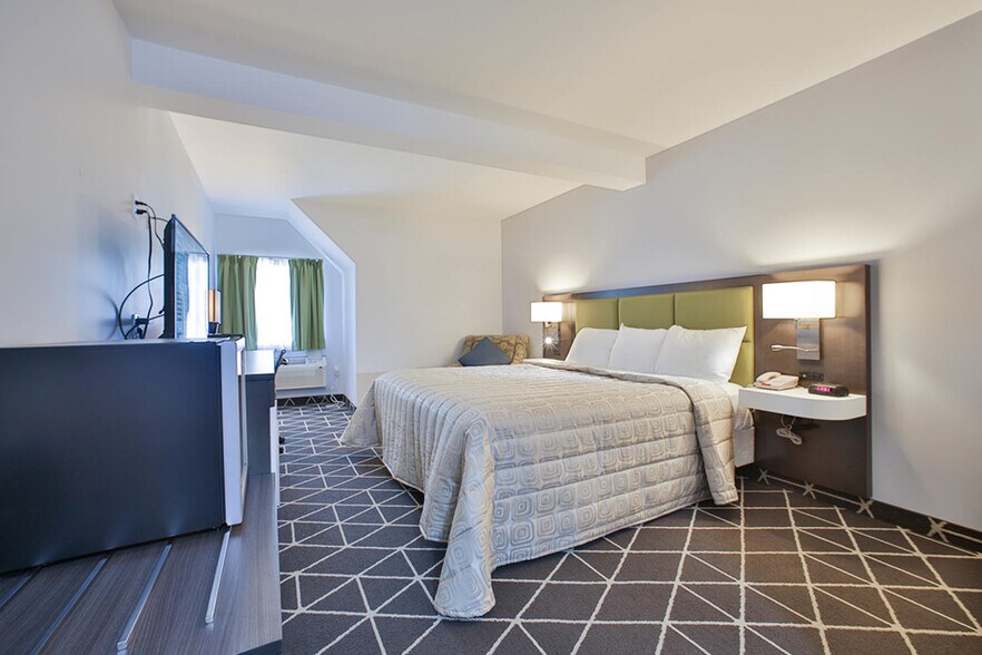 More Photos Of 112 King st, Palmerston Hotel For Sale