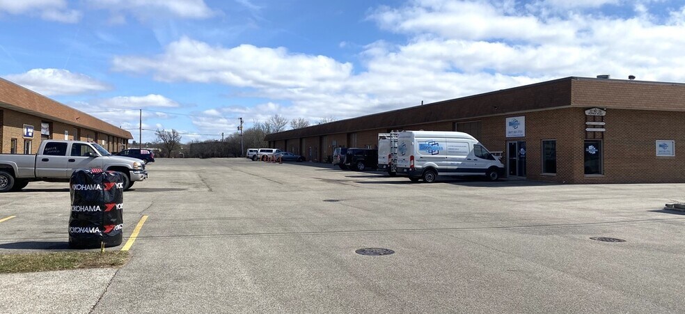 More Photos Of 22029 N Pepper Rd, Lake Barrington Warehouse For Lease