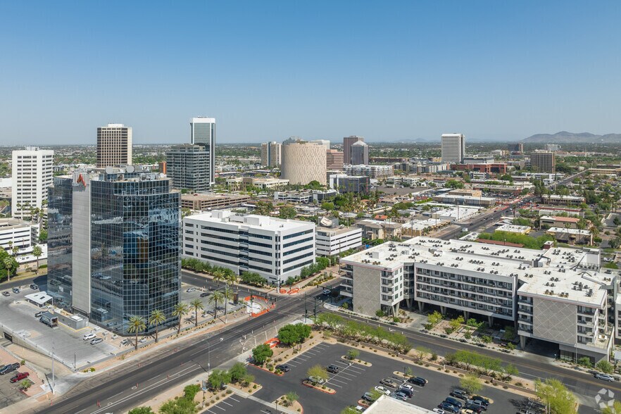 More Photos Of 210 E Earll Dr, Phoenix Office For Sale