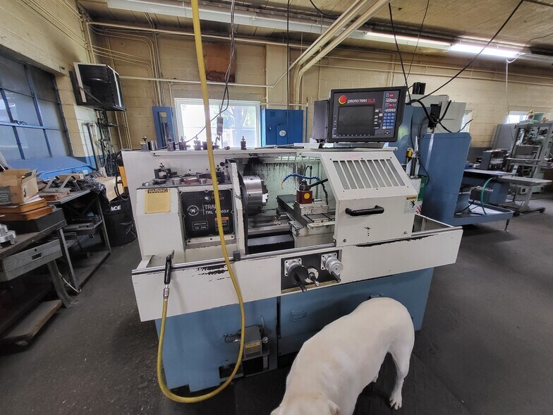 More Photos Of 15321 W Eleven Mile Rd, Oak Park Manufacturing For Sale