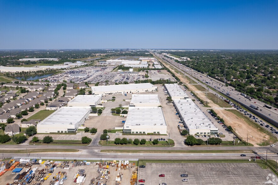 More Photos Of 4710 N Sam Houston Pky W, Houston Unknown For Lease