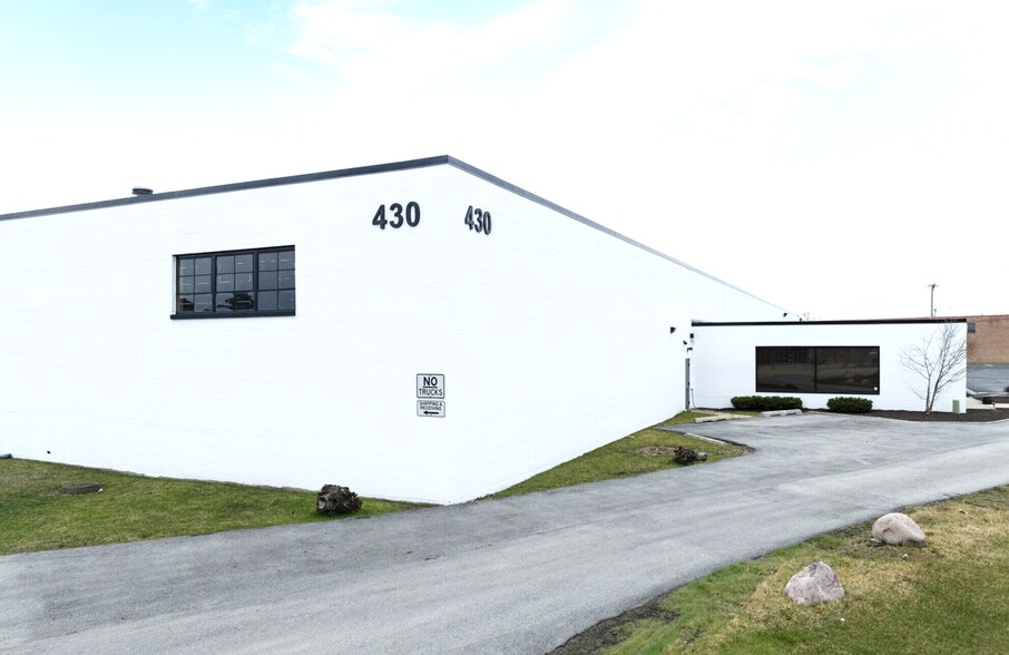 More Photos Of 430 E Plainfield Rd, Countryside Warehouse For Sale