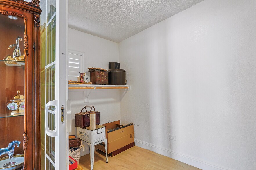 More Photos Of 303 Tin St, Henderson Office Residential For Sale
