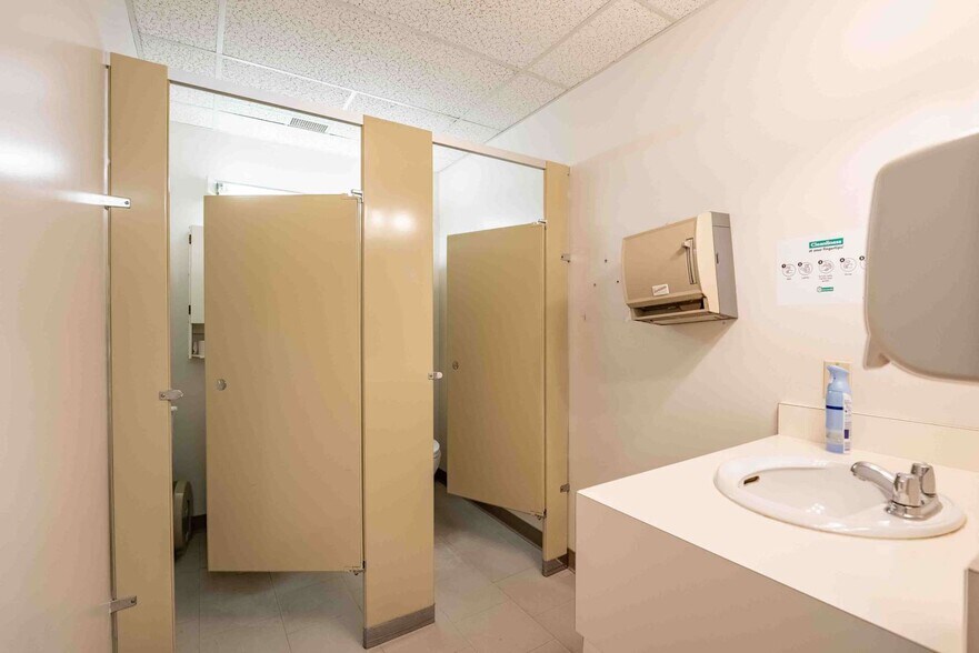 More Photos Of 29 Main St E, Chelmsford Office For Sale