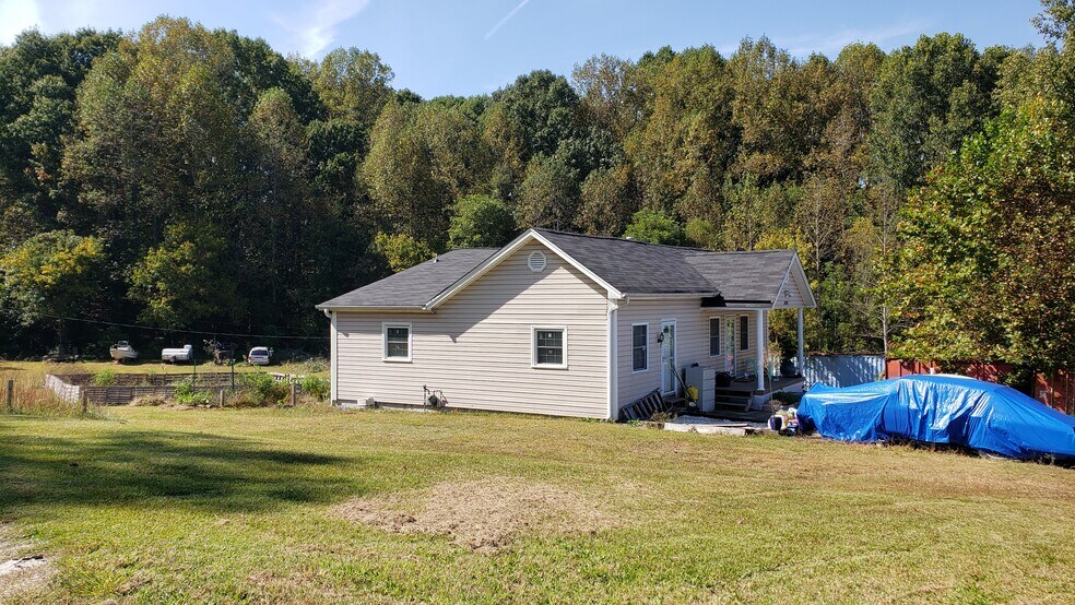 More Photos Of 1009 Lower Dallas Hwy, Dallas Self Storage For Lease