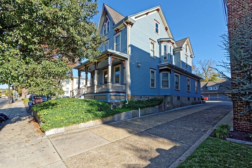 More Photos Of 38 Cooper St, Woodbury Office For Sale