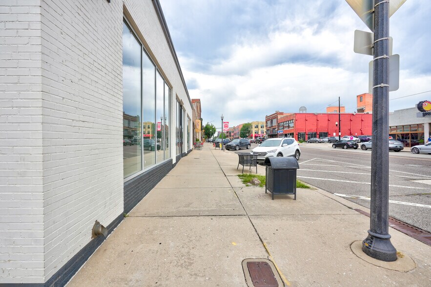 More Photos Of 801 N Broadway Ave, Oklahoma City Storefront Retail Office For Lease