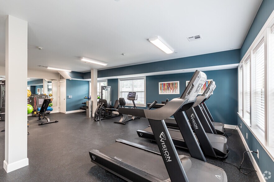 More Photos Of 800 Federal Rd, Brookfield Apartments For Lease