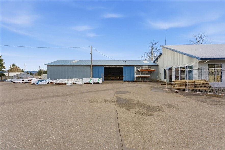 More Photos Of 2820 E St, Washougal Flex For Sale