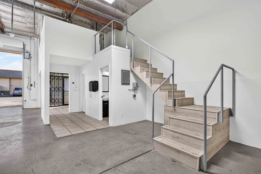 More Photos Of 12455 Branford St, Pacoima Warehouse For Sale