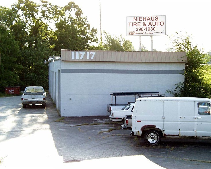 More Photos Of 11717 St. Charles Rock Rd, Bridgeton Auto Repair For Lease