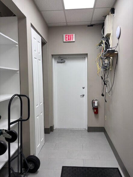 More Photos Of 1936 Boothe Cir, Longwood Medical For Lease