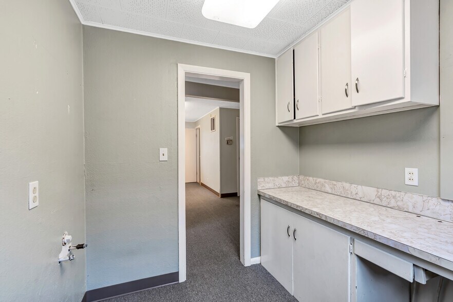 More Photos Of 122 Engle Ave, Molalla Office Residential For Sale