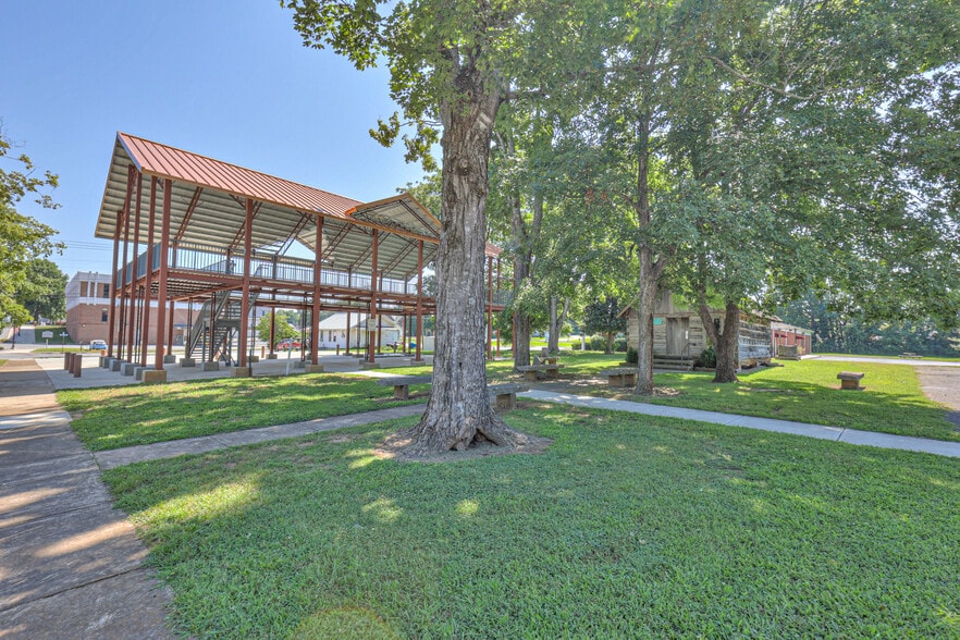 More Photos Of 228 S Military Ave, Lawrenceburg Religious Facility For Sale