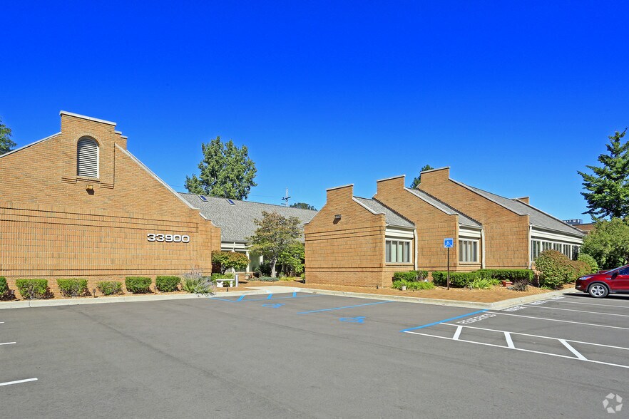 More Photos Of 33900 W 8 Mile Rd, Farmington Medical For Lease