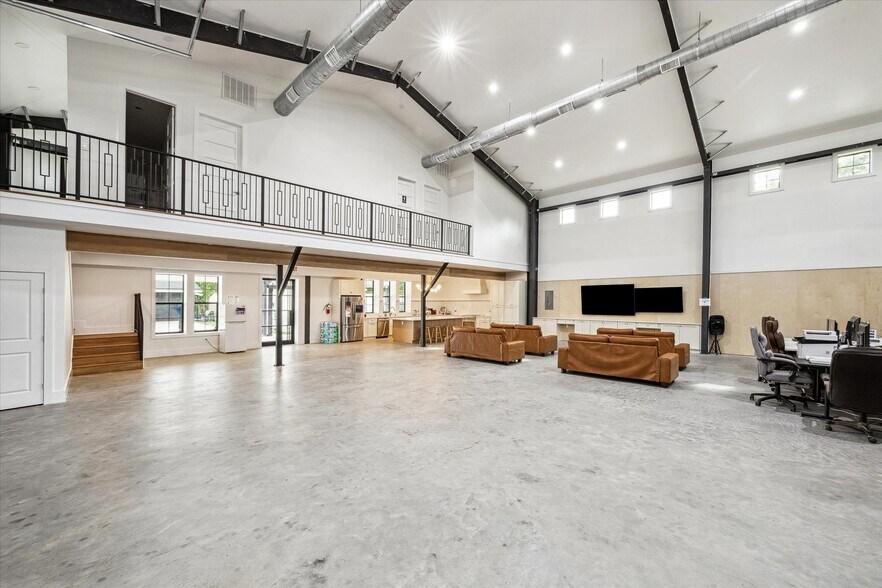 More Photos Of 17810 County Road 125, Pearland Flex For Sale