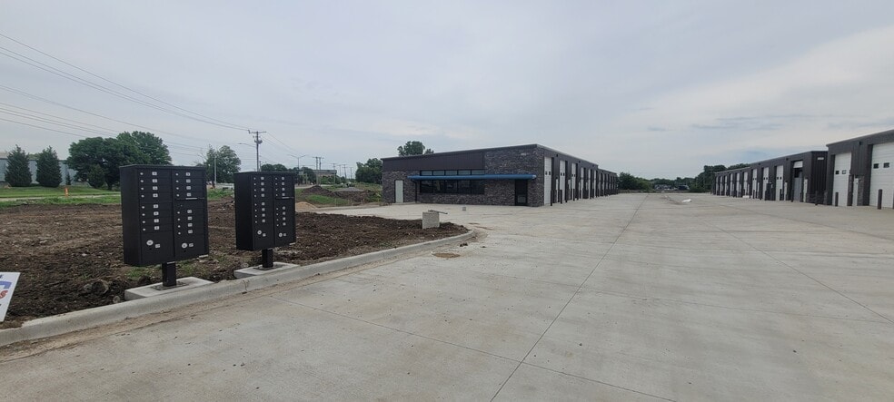 More Photos Of 2105 E Kansas City Rd, Olathe Warehouse For Lease