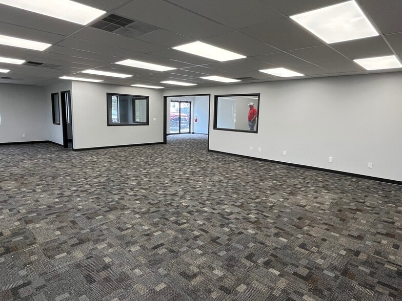 More Photos Of 1401 Fotler St, Springfield Warehouse For Sale