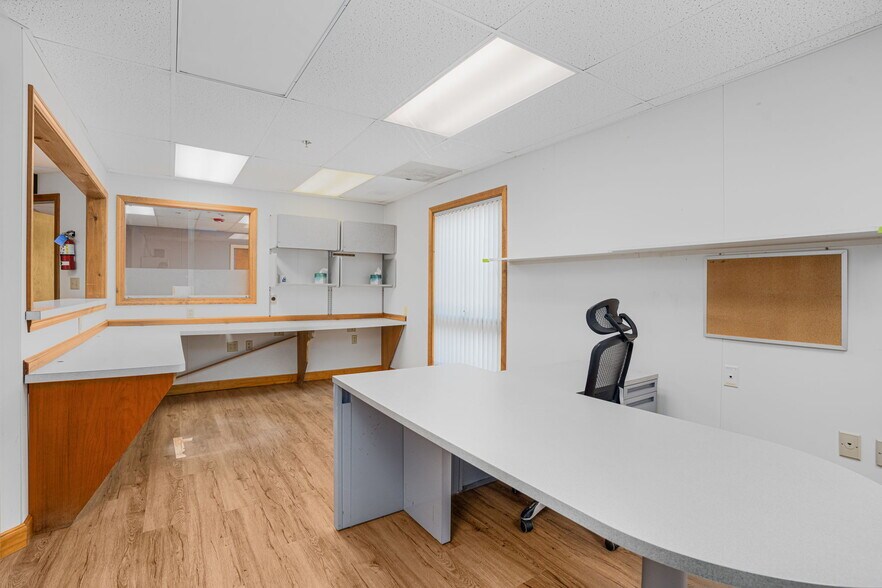 More Photos Of 24 Salt Pond Rd, Wakefield Medical For Sale