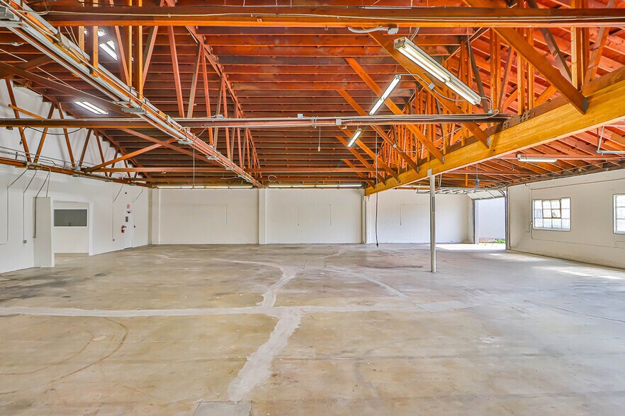 More Photos Of 7340 Fulton Ave, North Hollywood Manufacturing For Lease