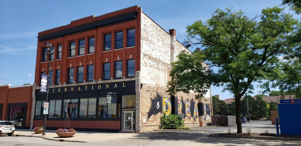 More Photos Of 128 N Broadway, Green Bay Storefront Retail Office For Lease