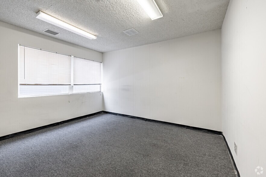More Photos Of 611 S Catalina St, Los Angeles Loft Creative Space For Lease