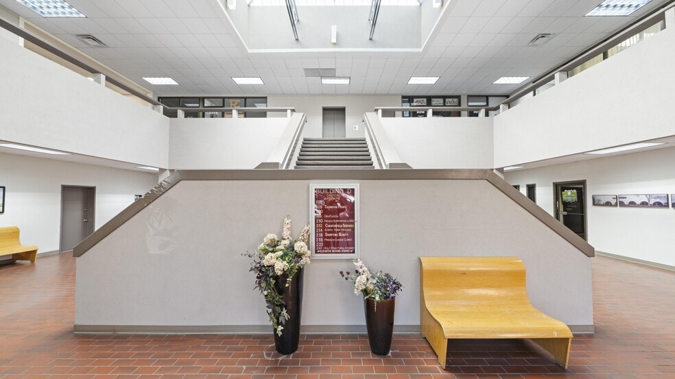 More Photos Of 3311 W Clearwater Ave, Kennewick Office For Sale