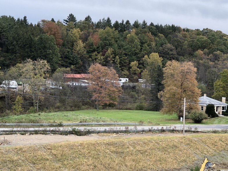 More Photos Of 107 Overbrook Rd, Valencia Land For Lease