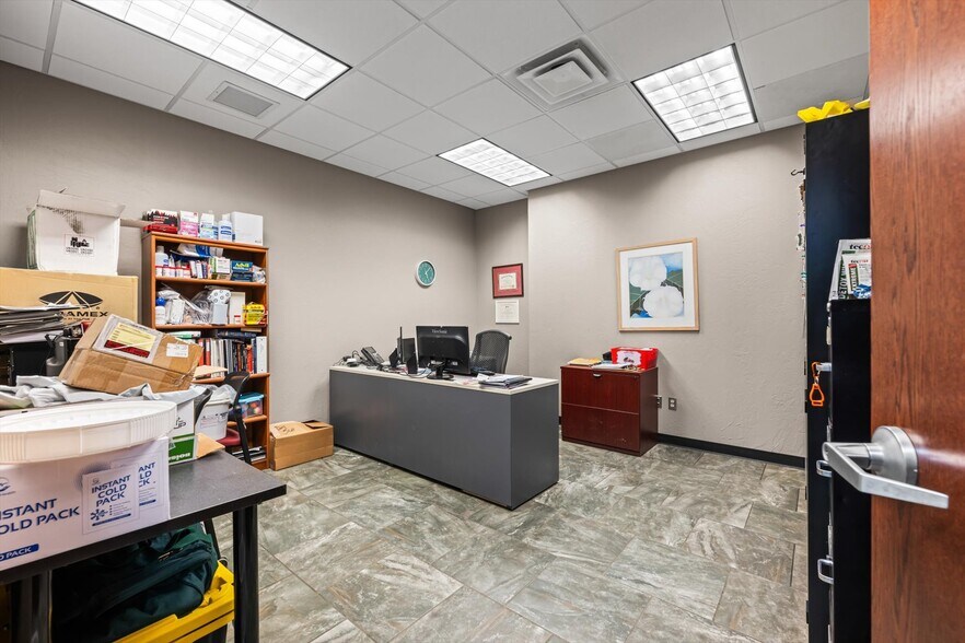 More Photos Of 12400 S Sunnylane Rd, Moore Manufacturing For Lease