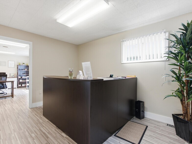 More Photos Of 35000-35008 Division Rd, Richmond Medical For Sale