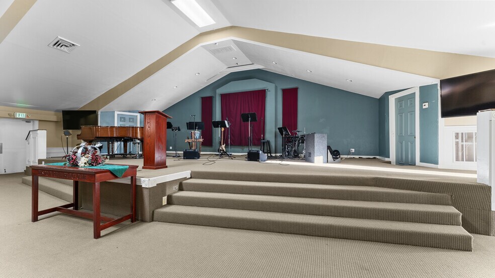 More Photos Of 355 Panama Ave, Chico Flex For Sale