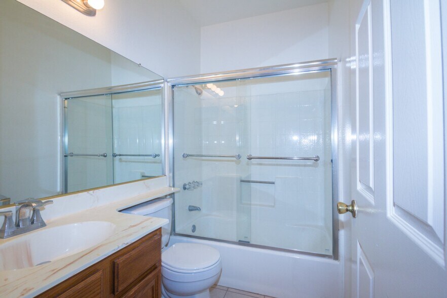 More Photos Of 404 Lincoln Ave, Glendale Apartments For Sale