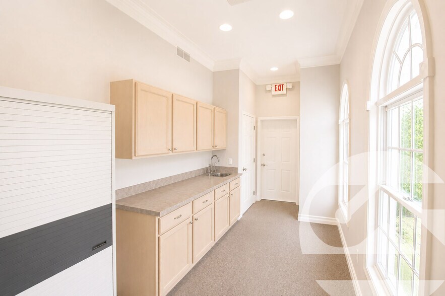 More Photos Of 7590 Dixie Hwy, Village of Clarkston Medical For Sale