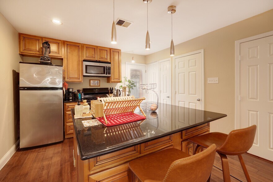 More Photos Of 1911 Lightsey Rd, Austin Apartments For Sale