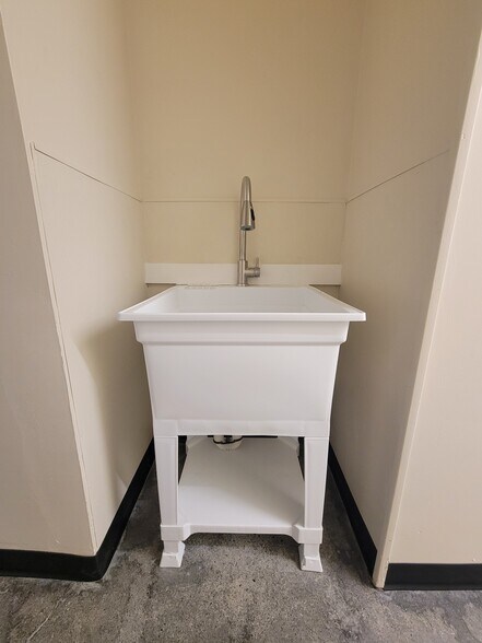 More Photos Of 2726-2708 Lee Hwy, Troutville Freestanding For Lease