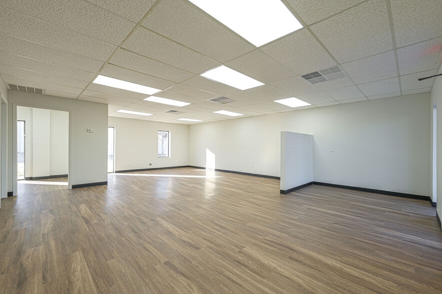 More Photos Of 3009 Epperly Dr, Oklahoma City Office For Sale